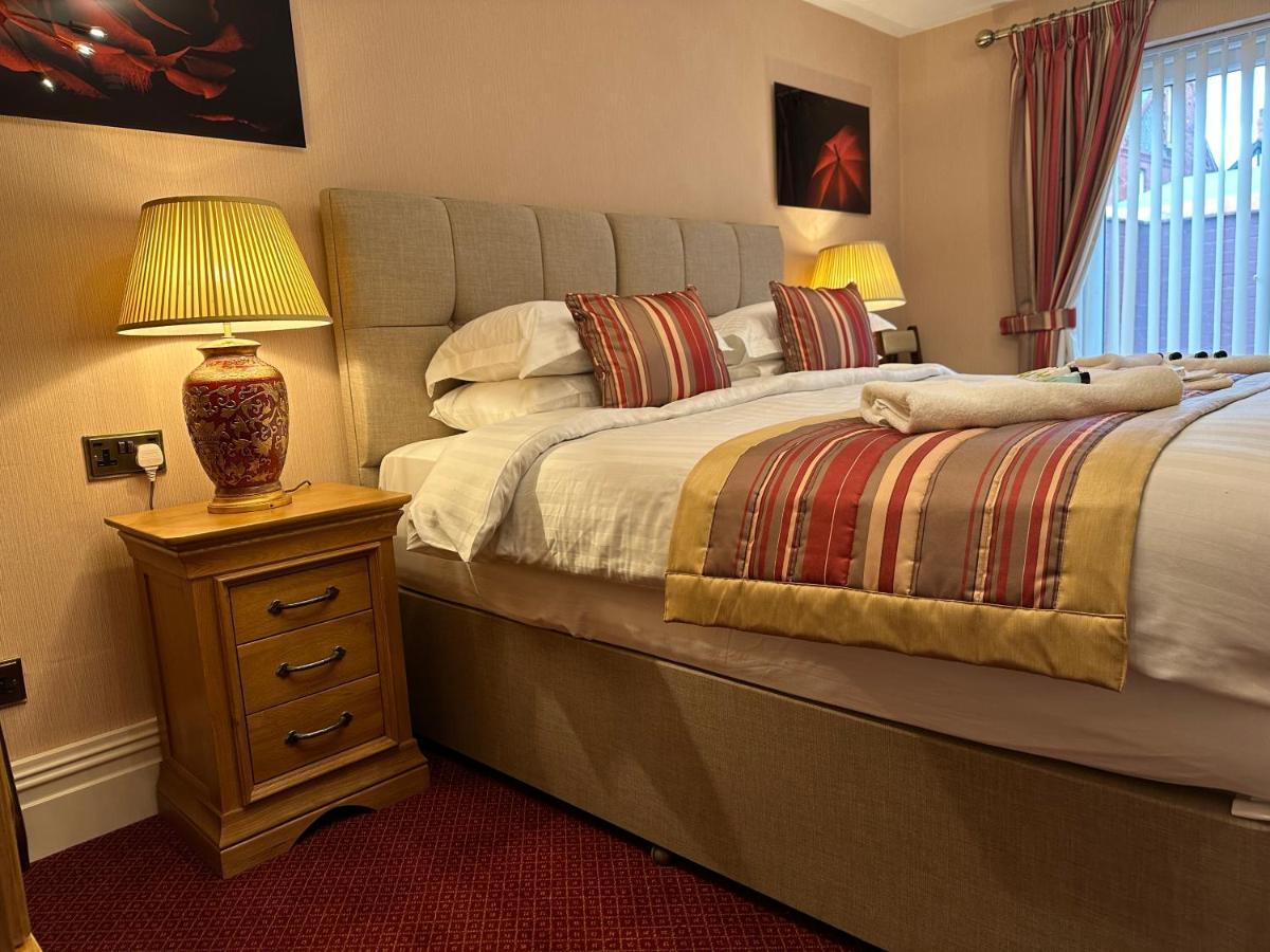 Chester House Guest House Экстерьер фото A bedroom at the hotel