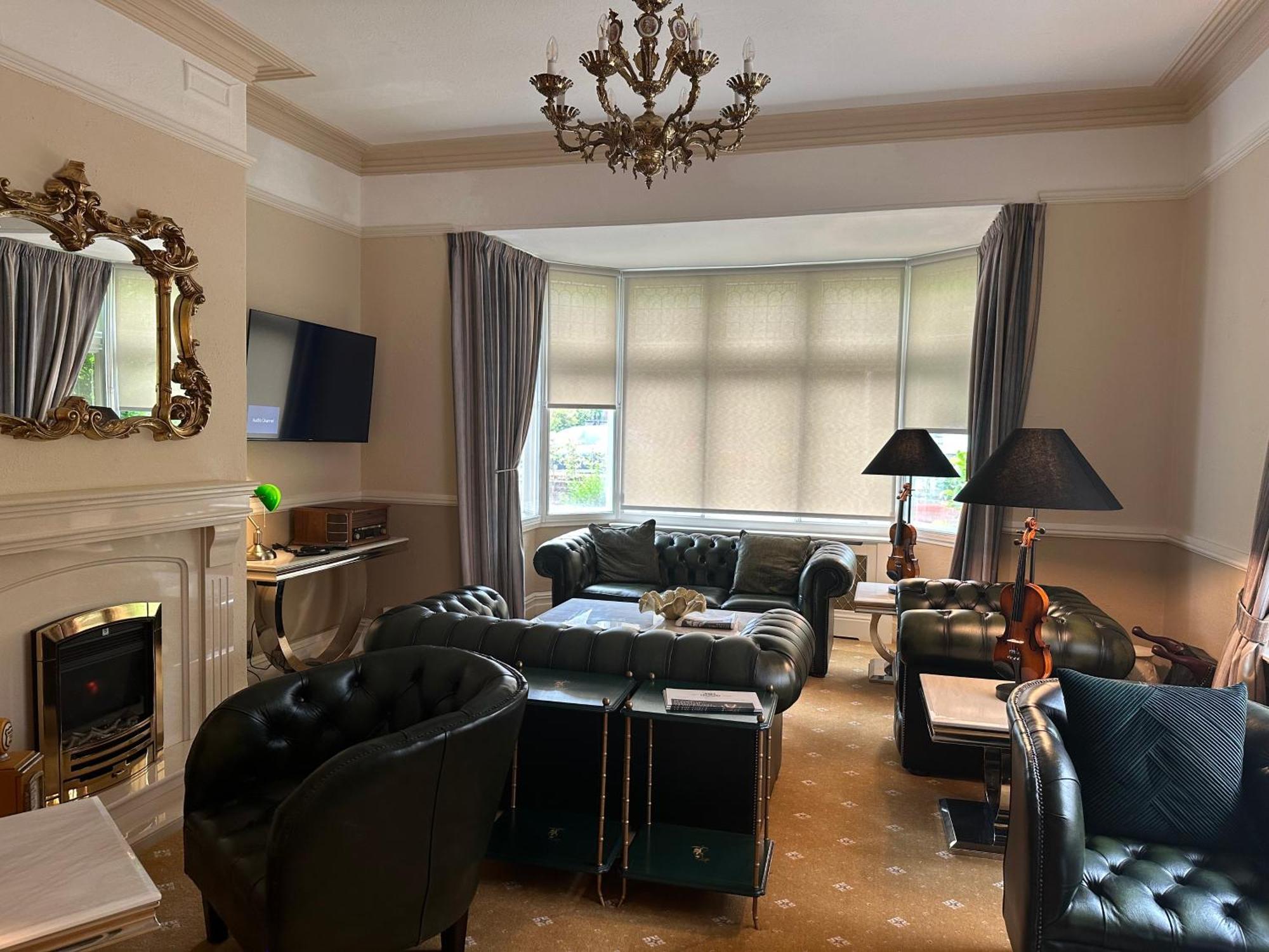 Chester House Guest House Экстерьер фото The living room at the Old Rectory