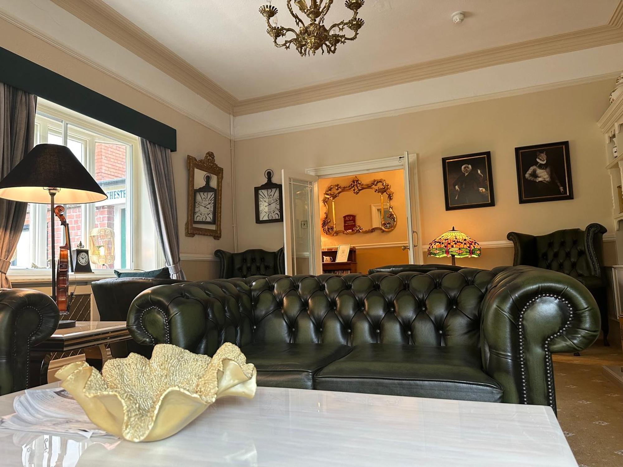 Chester House Guest House Экстерьер фото The interior of the hotel