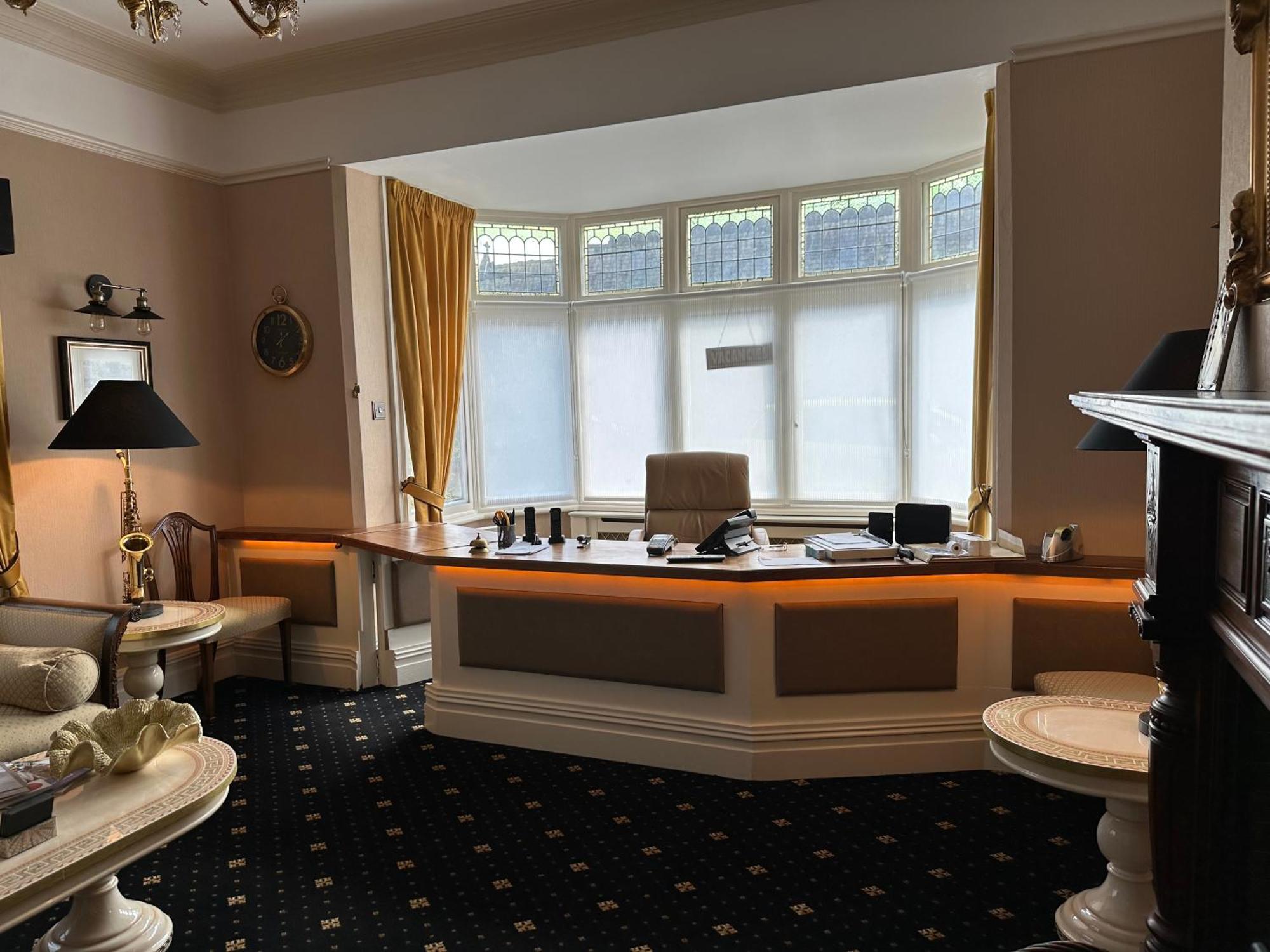 Chester House Guest House Экстерьер фото The reception area of the hotel